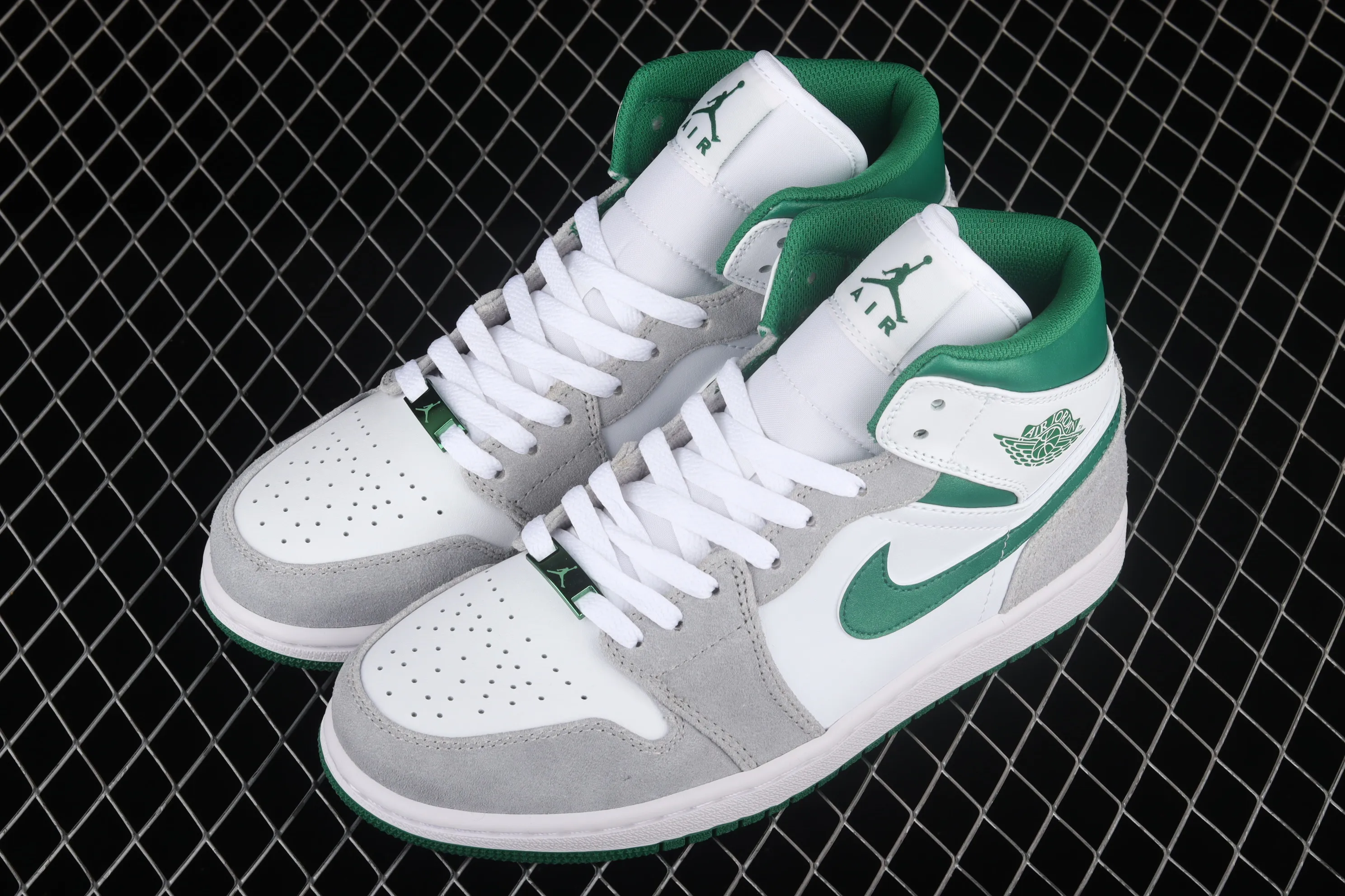 All categories Air Jordan Jordan series basketball shoes Air Jordan 1 Mid G version pure original Air Jordan 1 Mid AJ1 Joe 1 white gray green mid-top basketball shoes DC7294-103